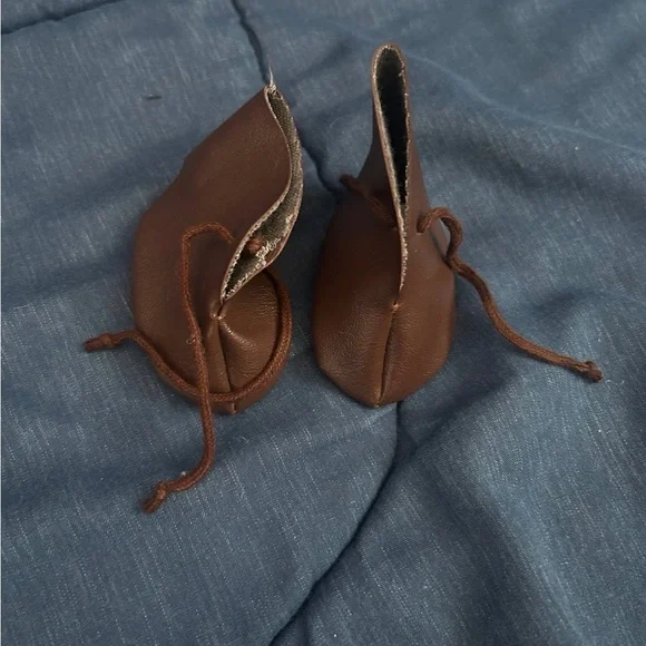 American Girl Kirsten Meet Apron, Spoon Bag, Spoon, Bonnet, Stockings, Boots - Picture 6 of 11